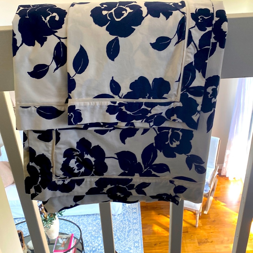 Beautiful Ralph Lauren duvet cover and two shams in queen size.